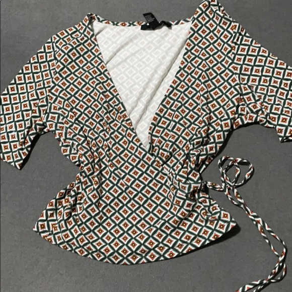 Patterned Crop Top - Picture 3 of 3